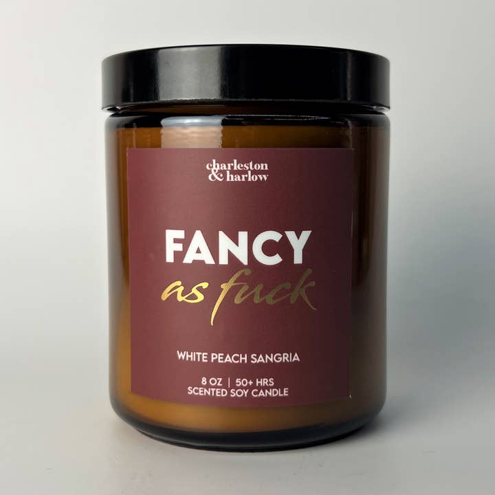 FANCY AF - Candela di soia Sweary alla pesca bianca e sangria, 8 once per la vendita all'ingrosso da parte di Charleston & Harlow Candle Co.
