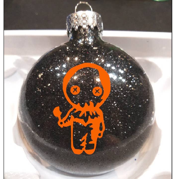 Décoration de Noël incassable Sam Trick R Treat Horror pour la vente par Witchcrafted in MI