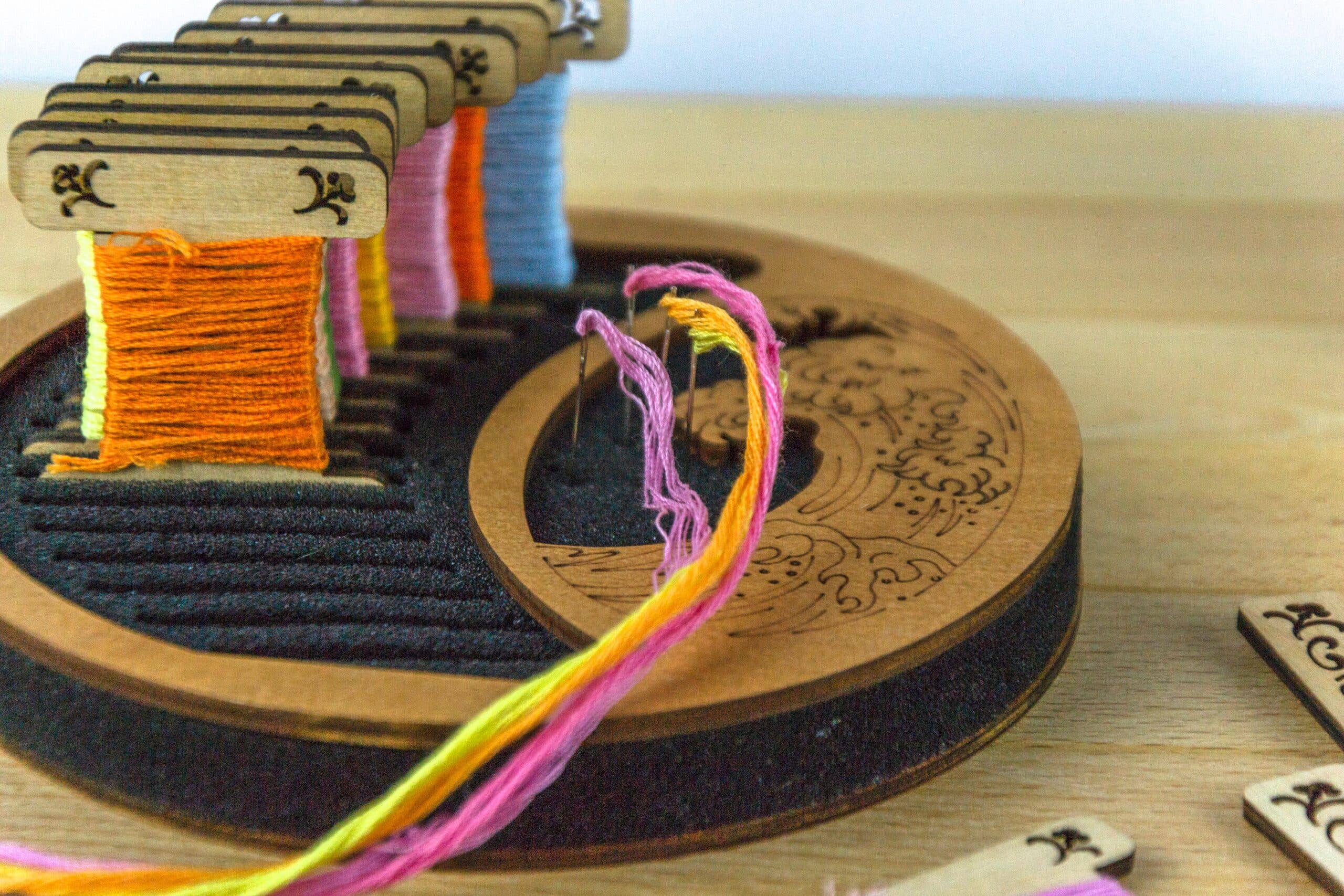 Embroidery craft - Wholesale Craft Supplies - PB-018-img-1 Foam stand for wooden, acrylic and other bobbins (spools) thickness 3mm2