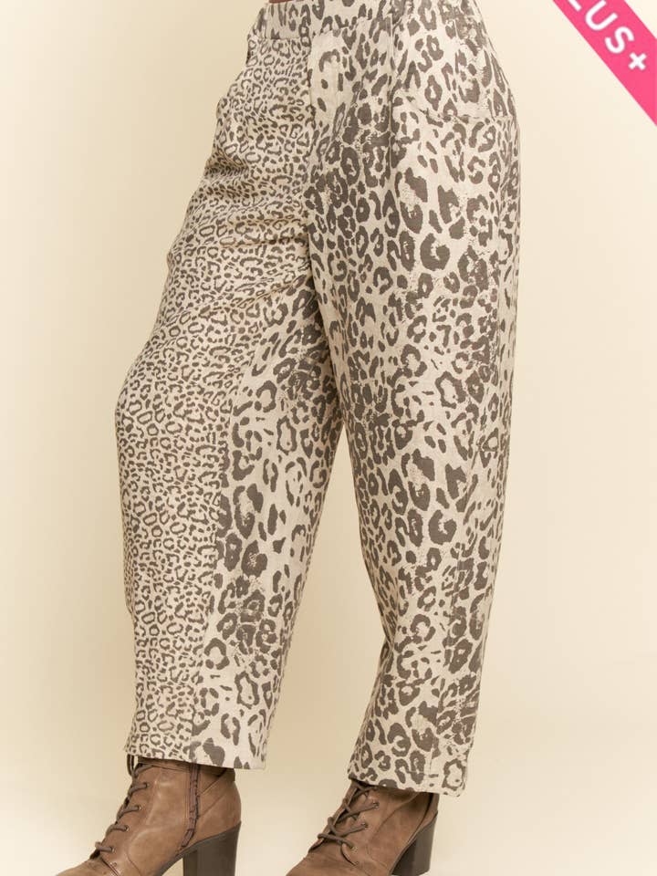 PANTALONI A BARILE CON VITA ELASTICA PLUS LEOPARDATI per la vendita all'ingrosso da parte di Davi & Dani