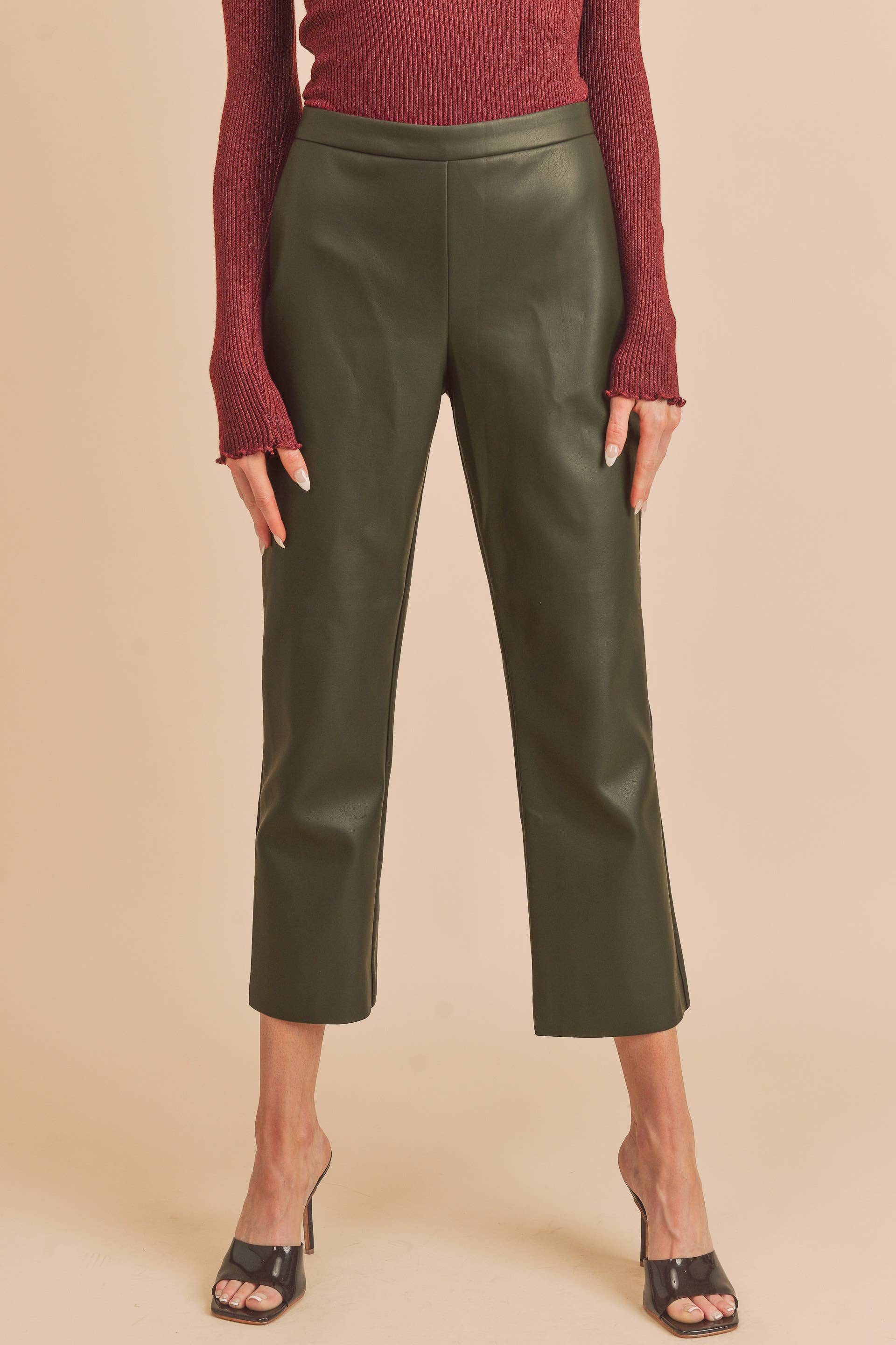 AEMI + CO - Wholesale Broek - Dames - 736BD Katria vegan leren broek1