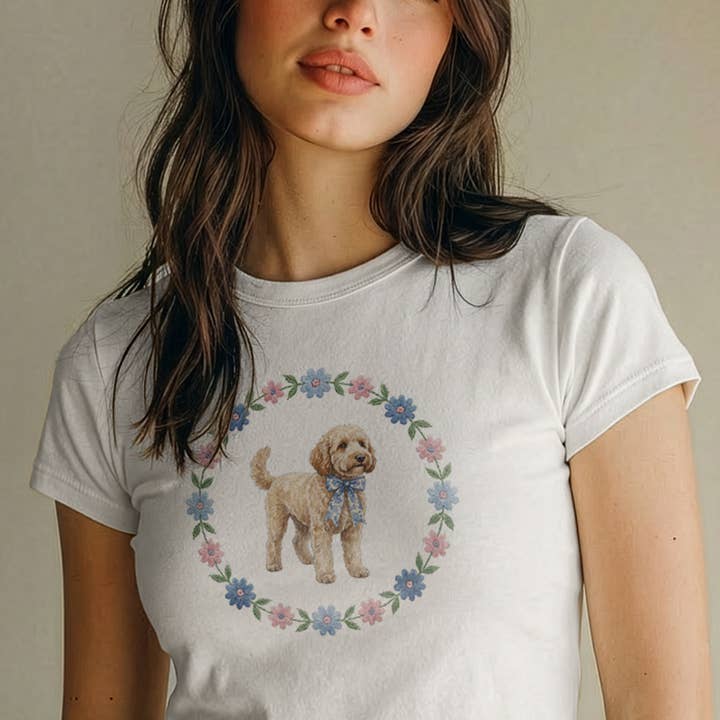 T-shirt graphique vintage avec couronne florale pour chien pour la vente par Golden Rose