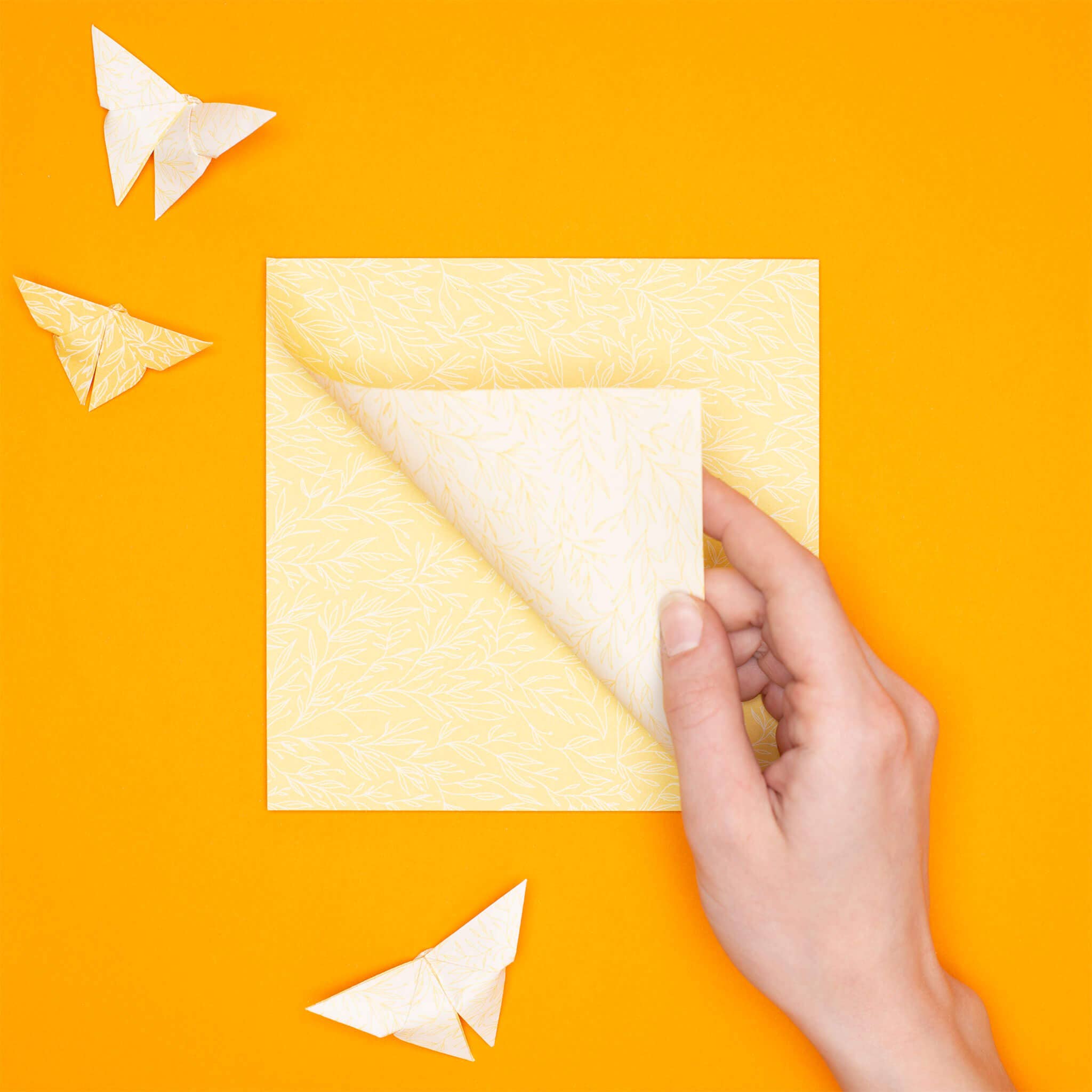 My Pretty Circus – wholesale Origami/Kirigami paper – Yellow origami paper with floral pattern - double sided1