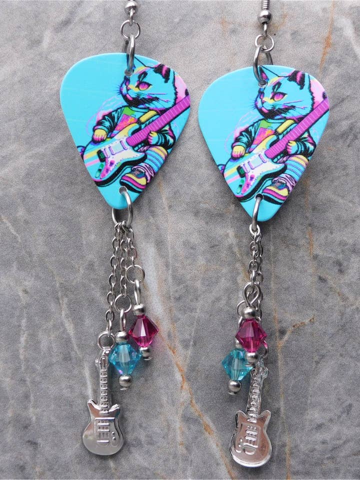 Pendientes de púa de guitarra colorida con colgantes de gato tocando la guitarra para venta al por mayor de Simply Raevyn