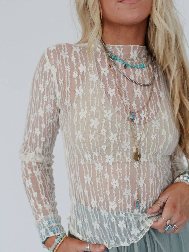 Top justo de manga comprida com gola alta em renda floral branca translúcida. por atacado de Suhkasana