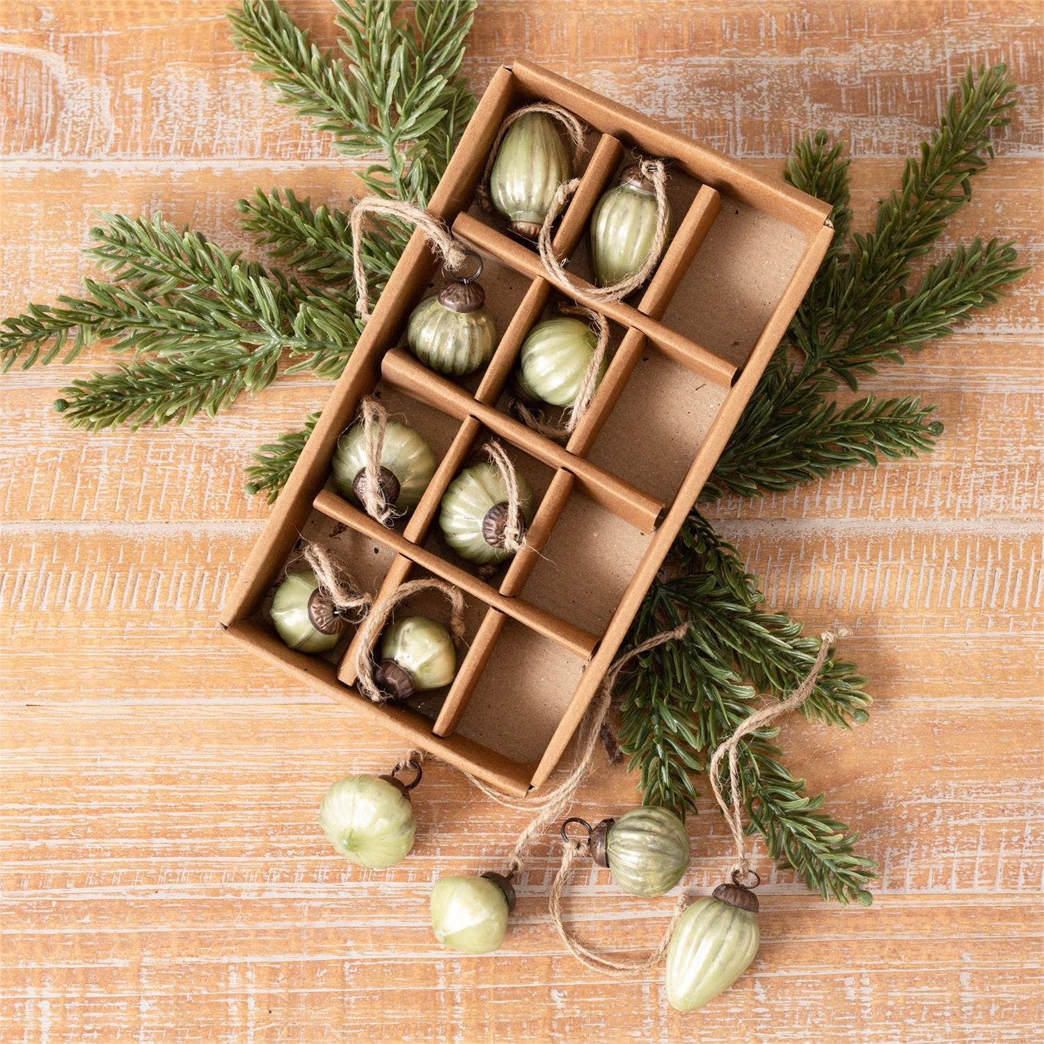 Audrey's Home & Gift - Wholesale Ornamentset - Mini groene ornamenten (doos van 12) (Pk/02)1