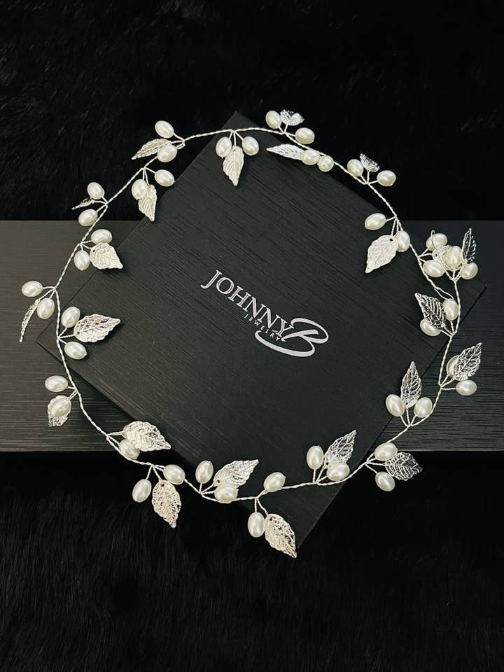 ROMANA — Silberne Blätter und Perlen Haarteil für den Großhandel von JohnnyB Jewelry