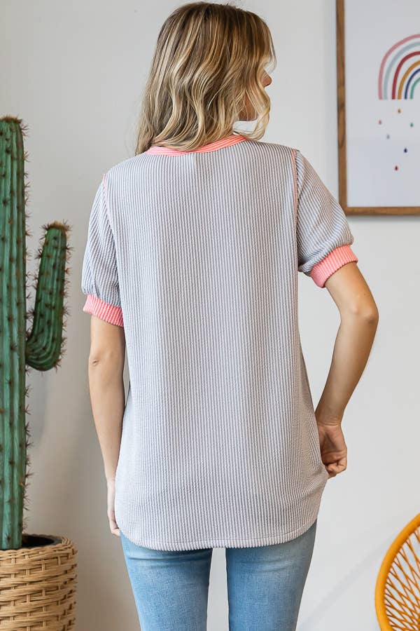 7th Ray - Vendita all'ingrosso Top in maglia - Donna - Top a coste con bottoni a contrasto sul davanti e maniche corte T544917