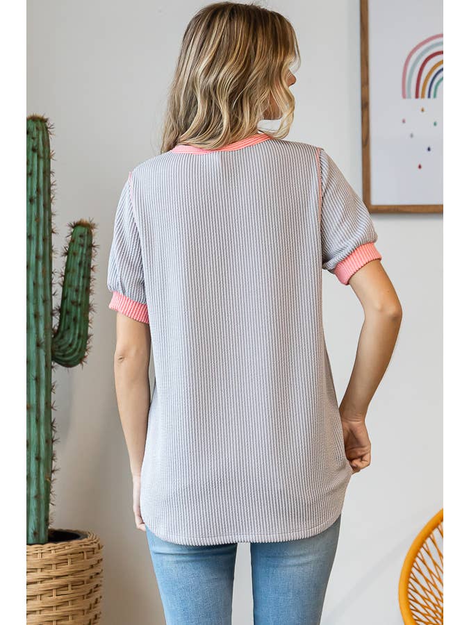 7th Ray - Vendita all'ingrosso Top in maglia - Donna - Top a coste con bottoni a contrasto sul davanti e maniche corte T544917