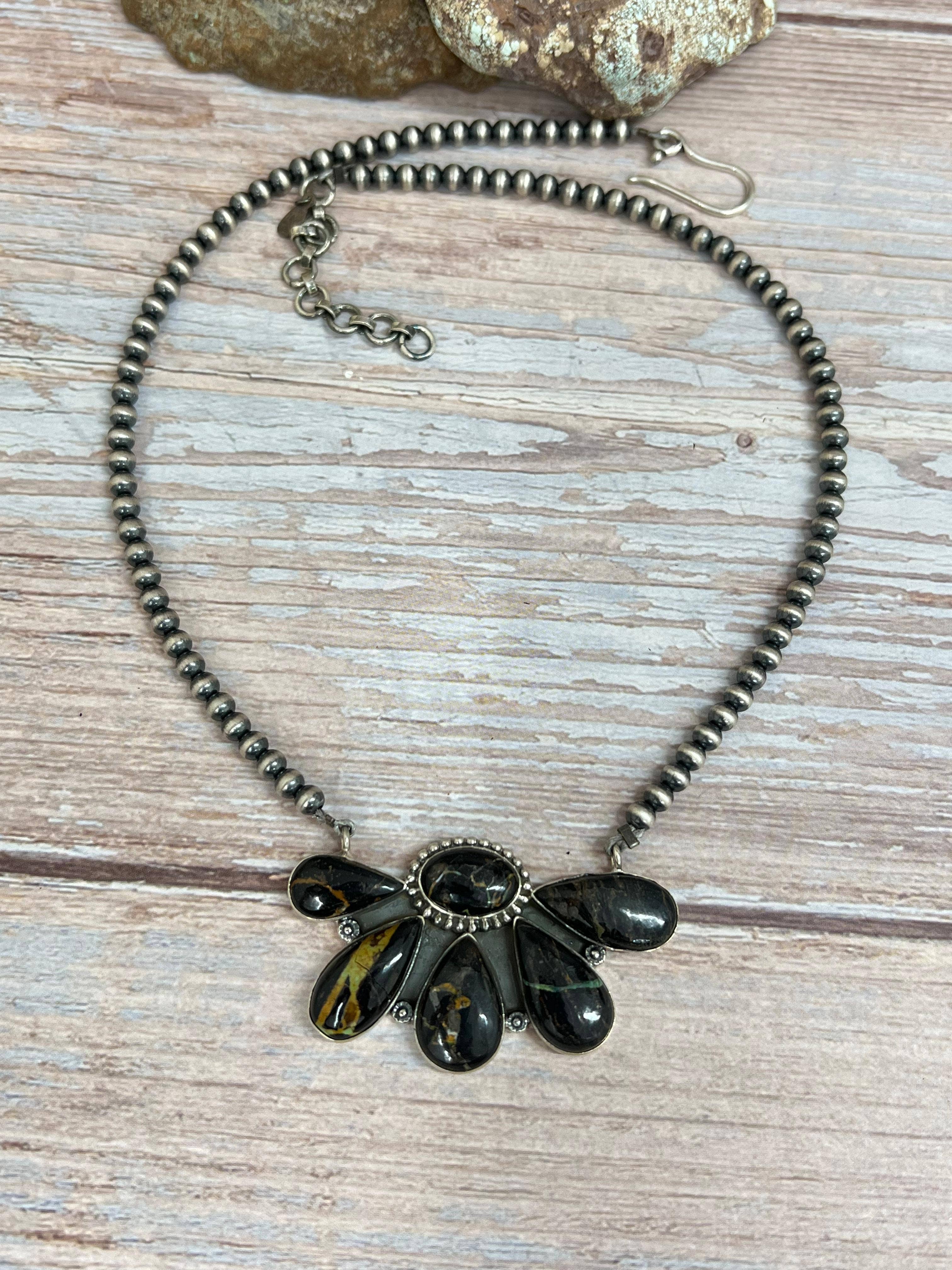 Nizhonitradersllc - Vendita all'ingrosso Collane di perline/perle - Collana artigianale in argento sterling con perline di turchese Blackjack firmata Nizhoni.0