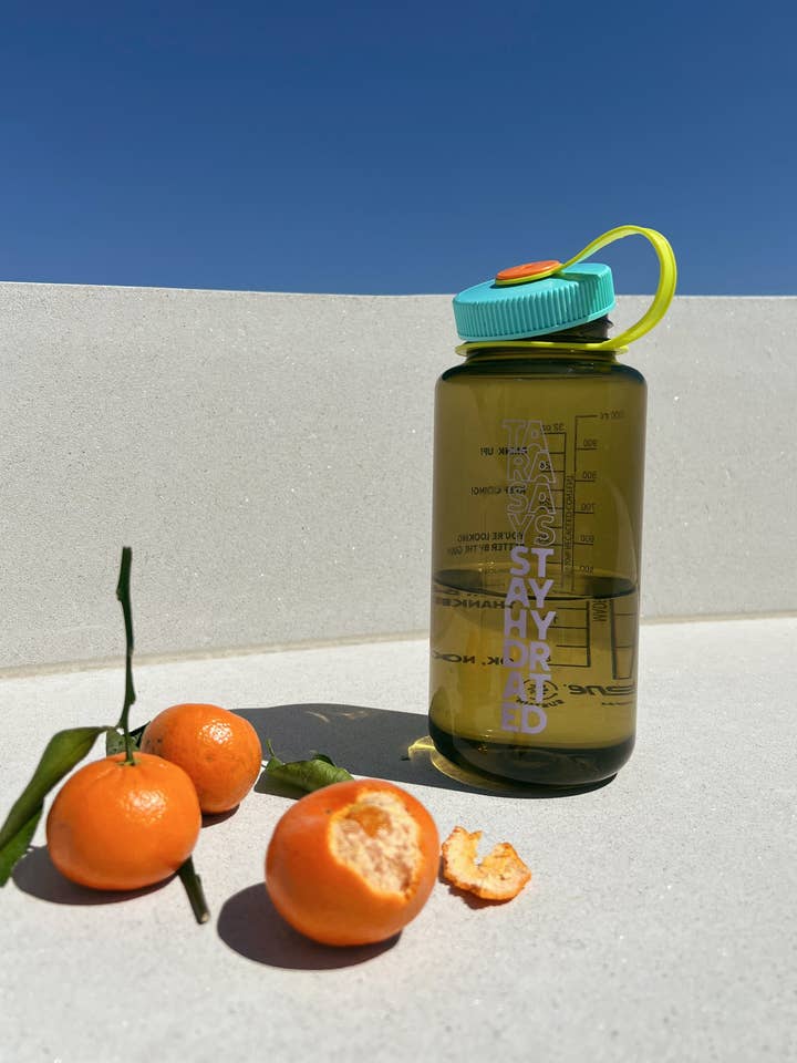 Bottiglia d'acqua sostenibile per la vendita all'ingrosso da parte di Tara Giorgio, LLC.