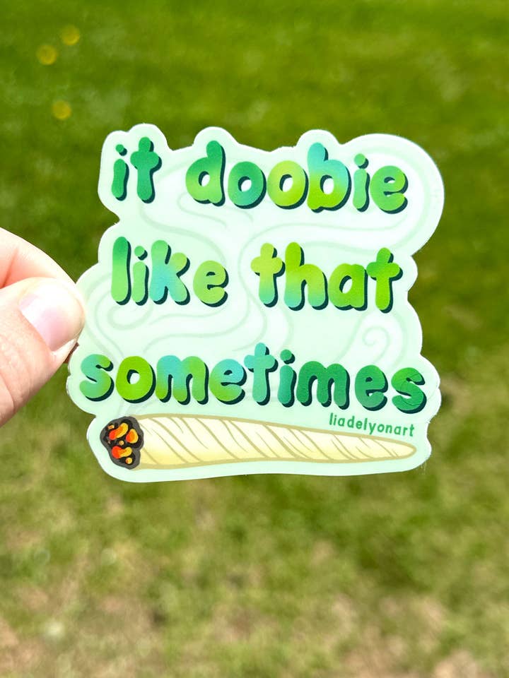It Doobie Like That Sometimes Vinylaufkleber, 7,8 x 7,6 cm. für den Großhandel von liadelyonart