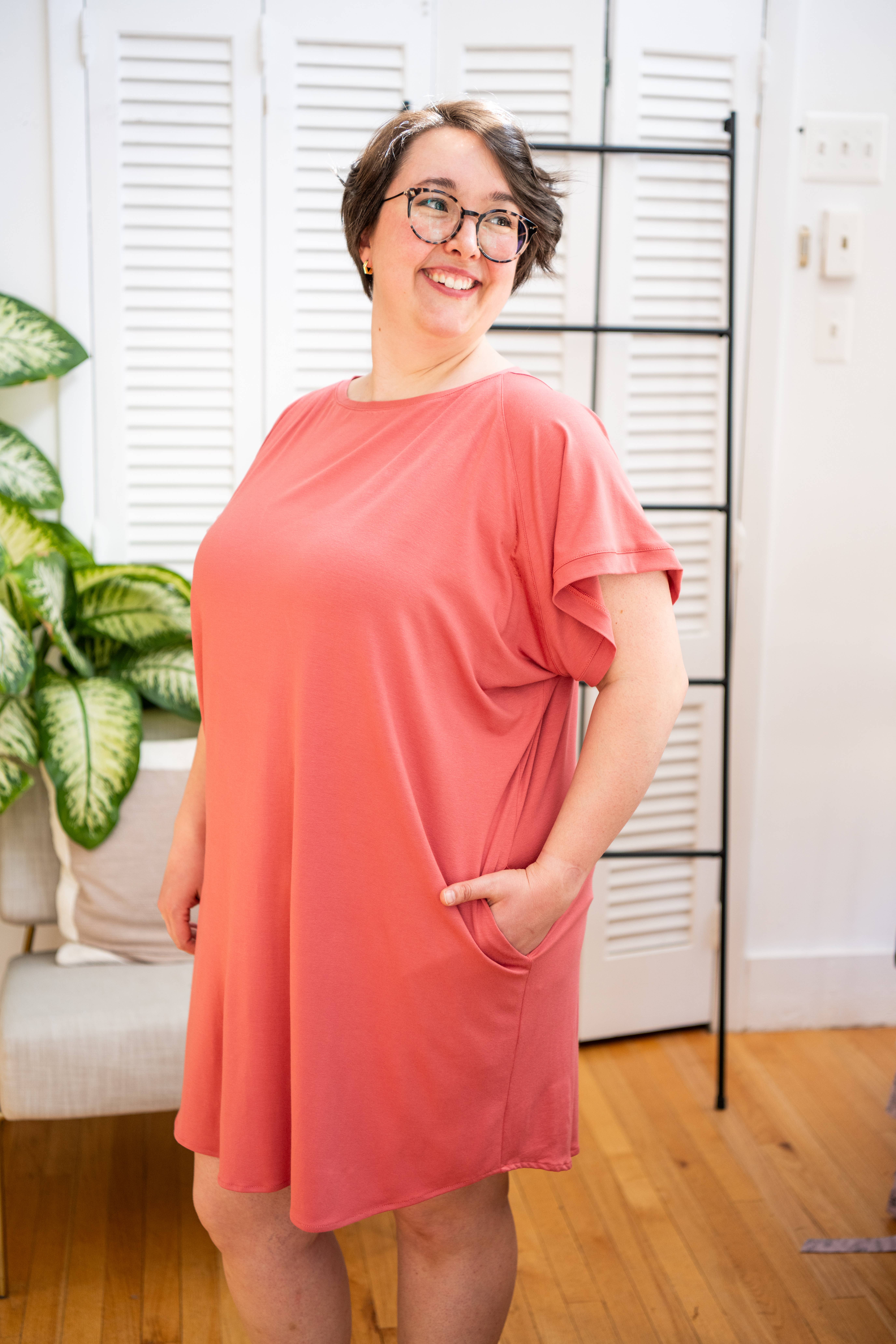 Knieriem Designs - Wholesale Dress - Women's - Short Sleeve Coral Knit Dress w/Pockets in Rayon Lycra