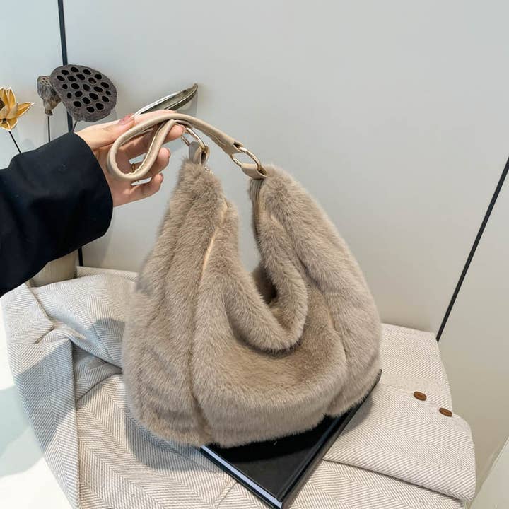 ACCITY - Wholesale Shoulder Bag - Women's - WINTER LARGE CAPACITY SINGLE SHOULDER PLUSH BAG_CWAB3915