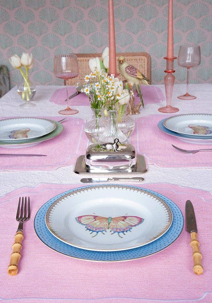 Madame Smart Ltd – wholesale Placemat – Paint the World Pink Placemats - Set of 43