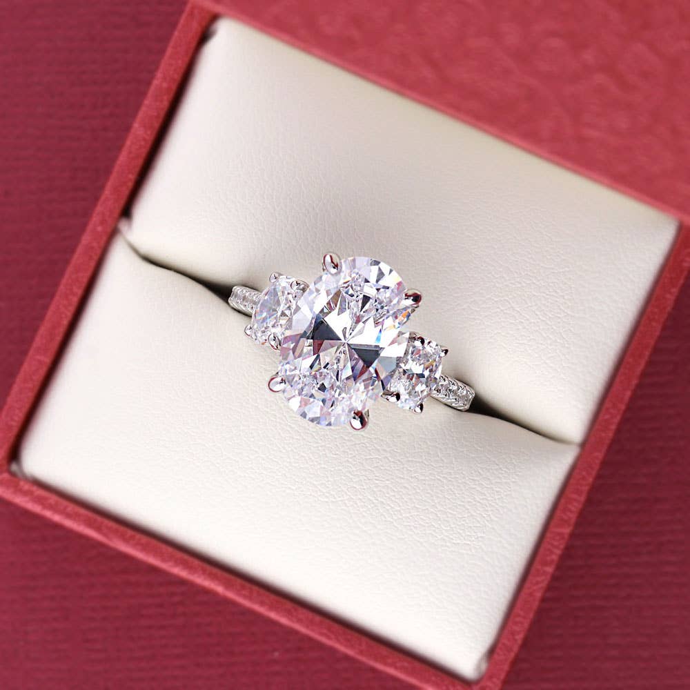 BERRICLE - Vendita all'ingrosso Anelli di fidanzamento - Anello di fidanzamento con zirconi cubici taglio ovale a 3 pietre in argento sterling BERRICLE10