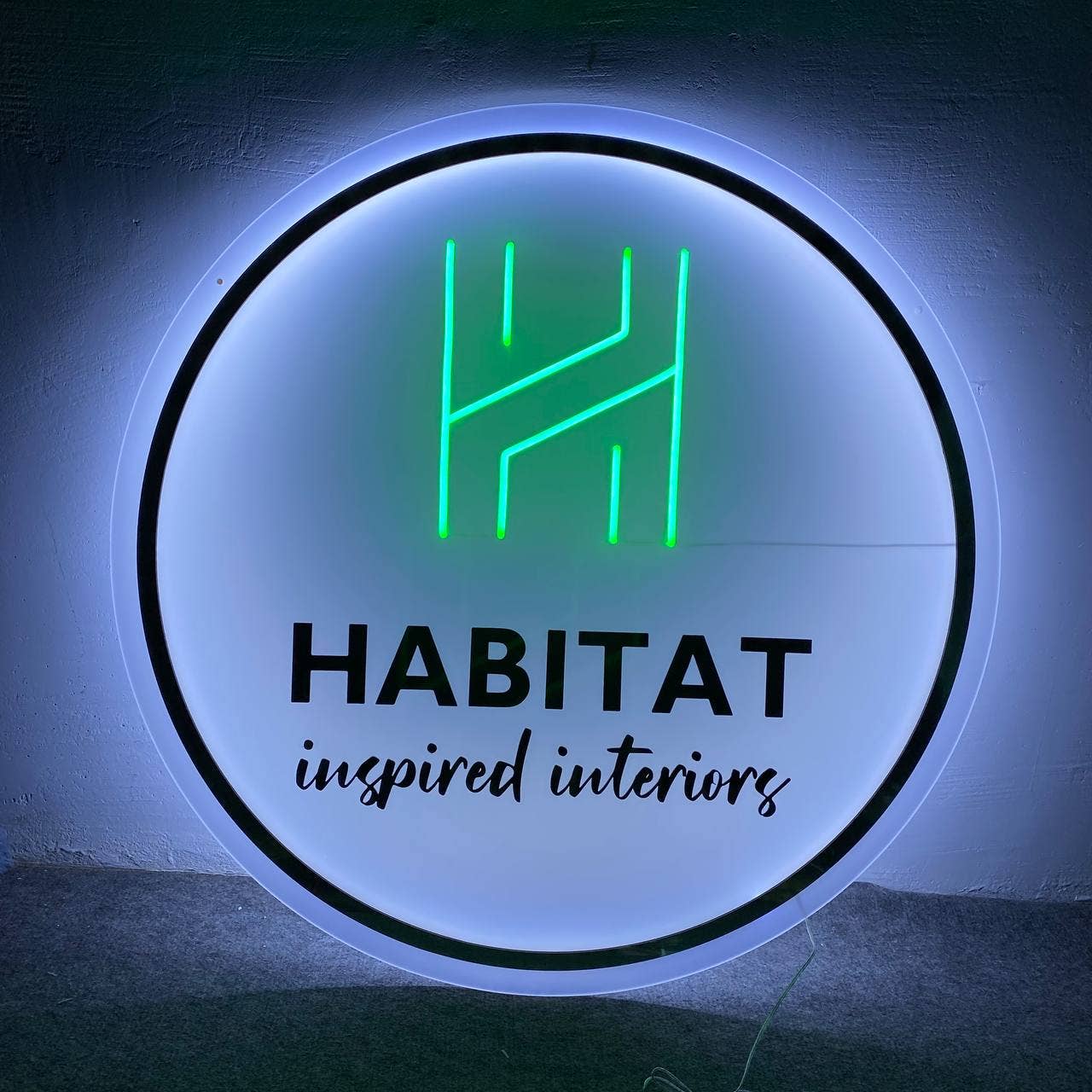 Glow Neon - Vente Enseignes néon - Panneau de qualité personnalisé avec néons, store business deco4