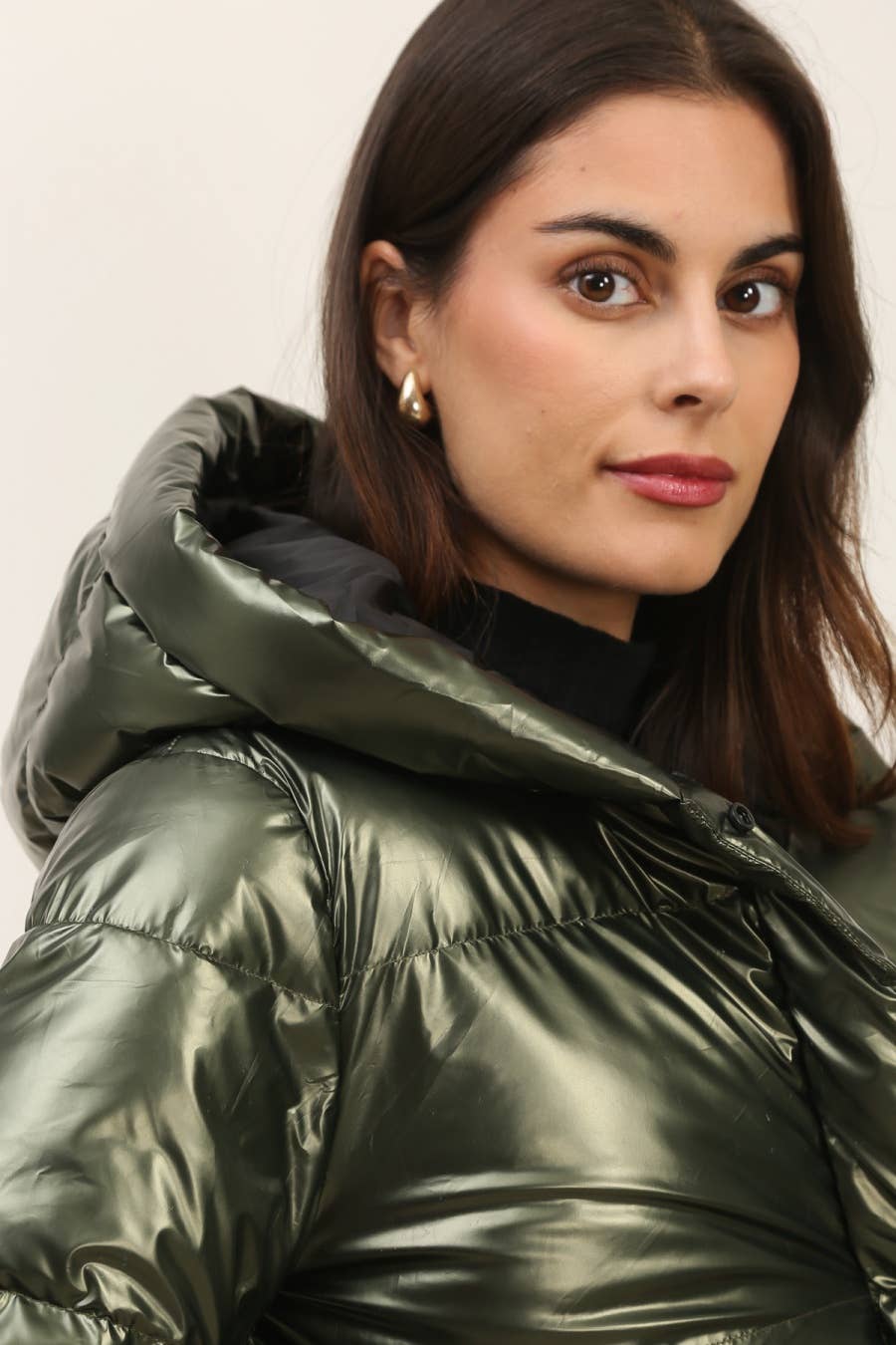 Attrait Paris - Vente Doudoune – femme - Doudoune courte matelassée à capuche bord cotes métallisée19