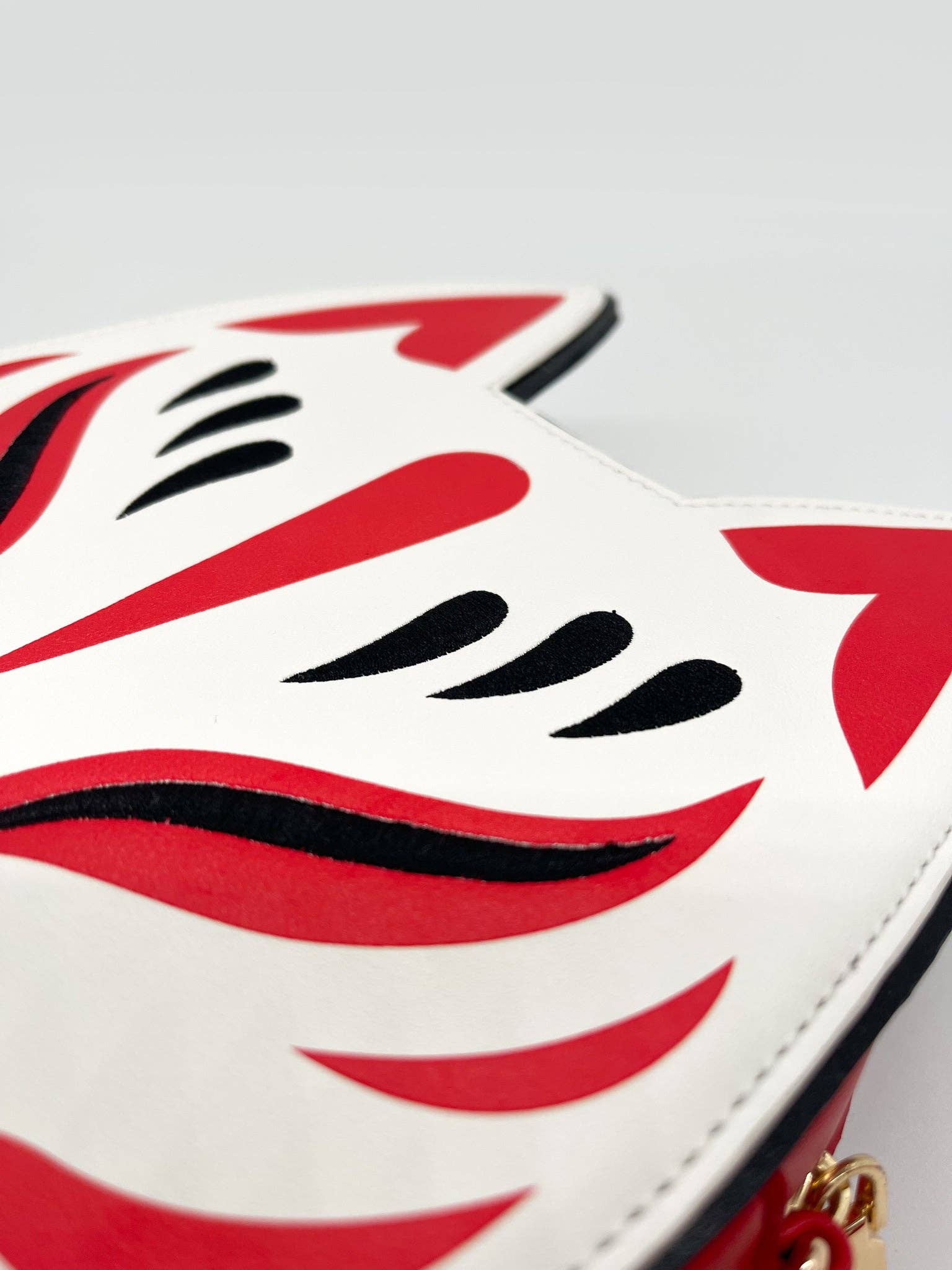 Yoshi Yoshitani LLC - Wholesale Crossbody Bag - Women's - Kitsune Convertible Bag : White5