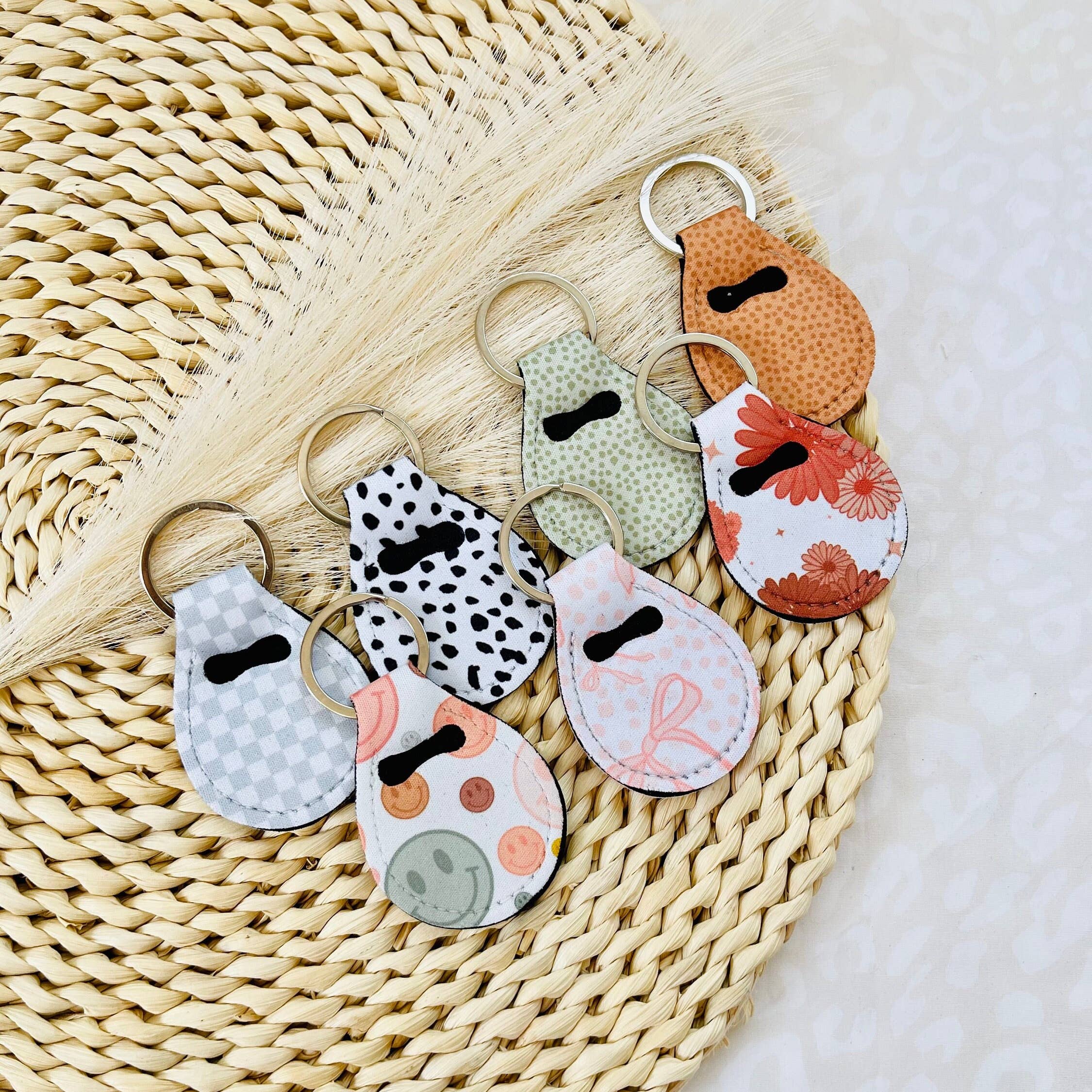 MarissaDDesigns - Wholesale Keychain - Women's - Aldi Quarter Holder / AirTag Holder – 70+ Pattern Options8