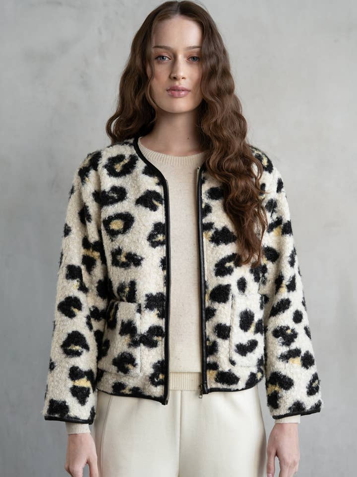 CHAQUETA SIN CUELLO DE LEOPARDO SINTÉTICO para venta al por mayor de ELLE GREY