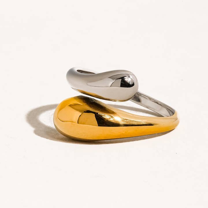 Flânerie by MAIQ - Wholesale Band/Stacked Ring - Gabrielle 18K Gold Non-Tarnish Open Twist Ring1