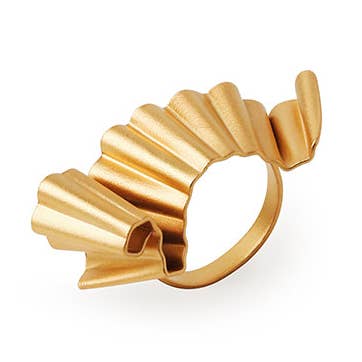 Anello Magdalenas in oro opaco placcato in oro 24 carati per la vendita all'ingrosso da parte di Ginger & VelVet