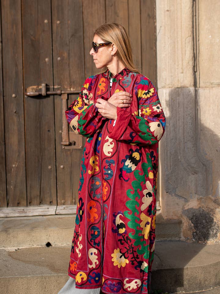 Langer Suzani-Mantel für den Großhandel von Sanjanaandme