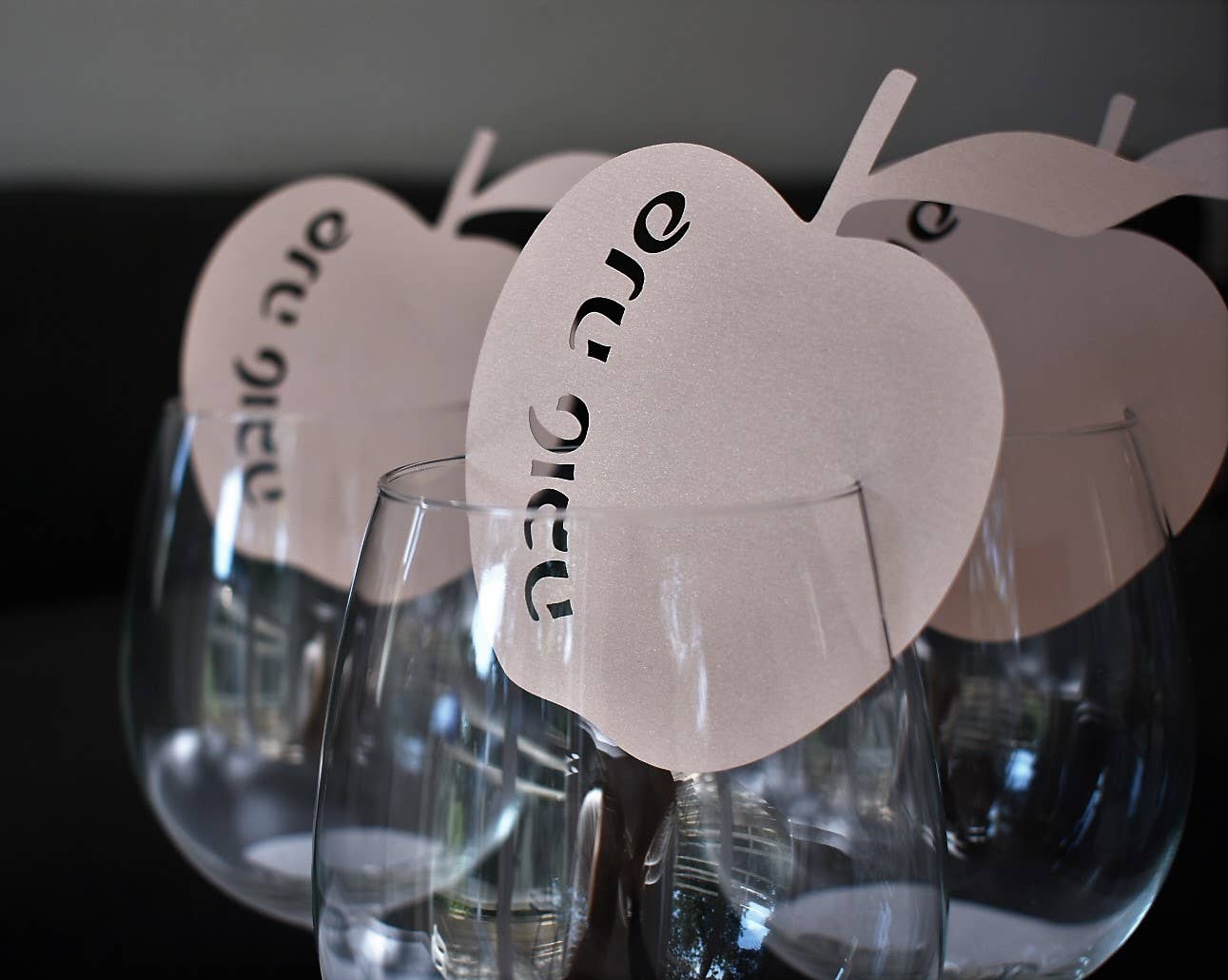 thekitcut - Wholesale Decal - Party Decorations - Apple glass decoration | Rosh Hashanah | Hebrew Shana Tova1