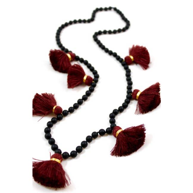 Grand pompon sur collier en pierres perlées à la main - La Collection Classique - N2-694 pour la vente par LIZOU