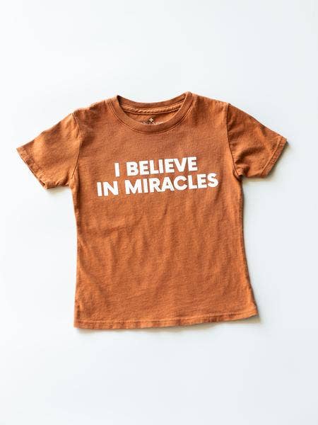 Hecho en Estados Unidos | Creo en los milagros Kid S/S Crewneck para venta al por mayor de Modern Burlap
