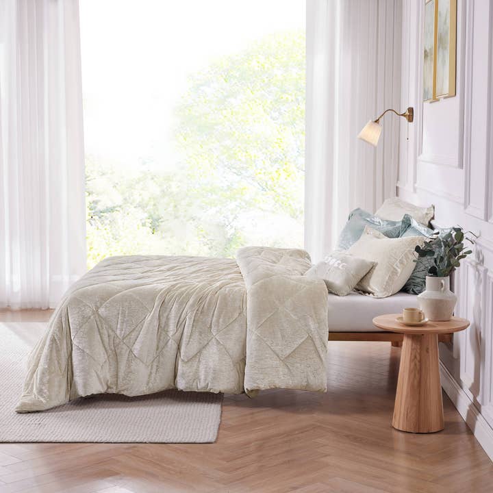 Olliix - Wholesale Bedding Set - Velvet Quilted Diamond Comforter Set, Champagne10