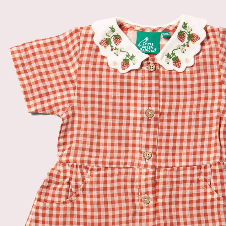 Marcado en rojo Pequeño vestido rojo de manga corta con botones a cuadros de venta al por mayor en Faire2