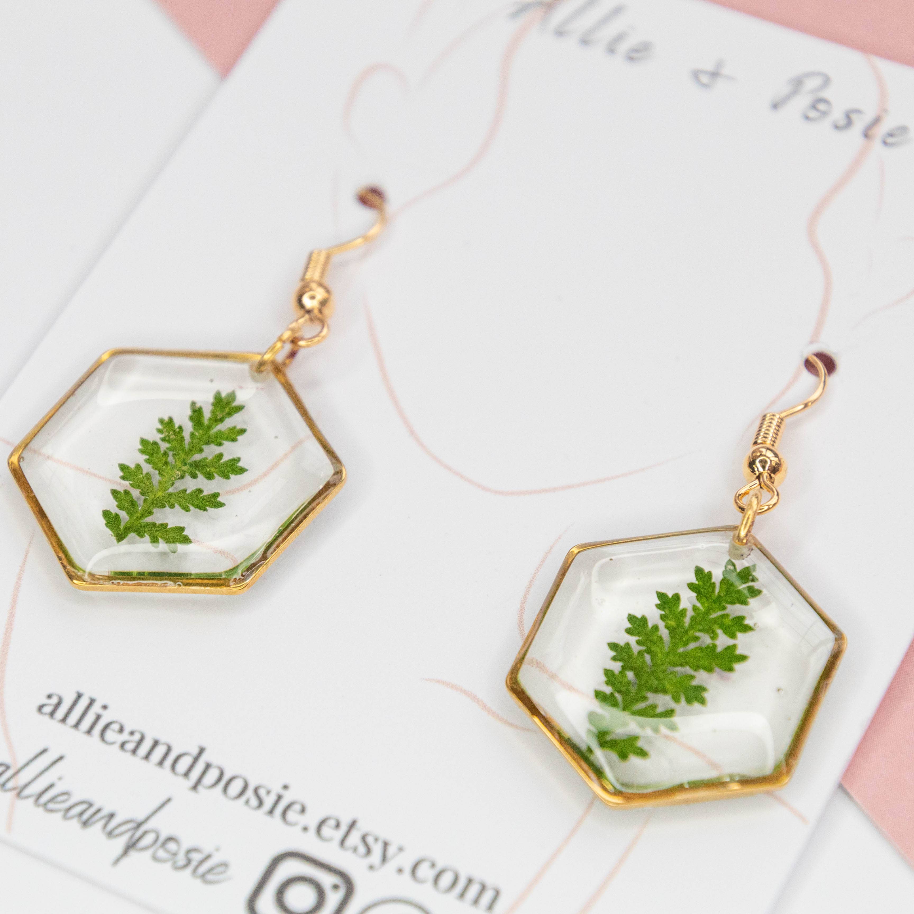 Allie and Posie – wholesale Dangle earrings – Mia hexagon dangle earrings with real dried fern in resin10