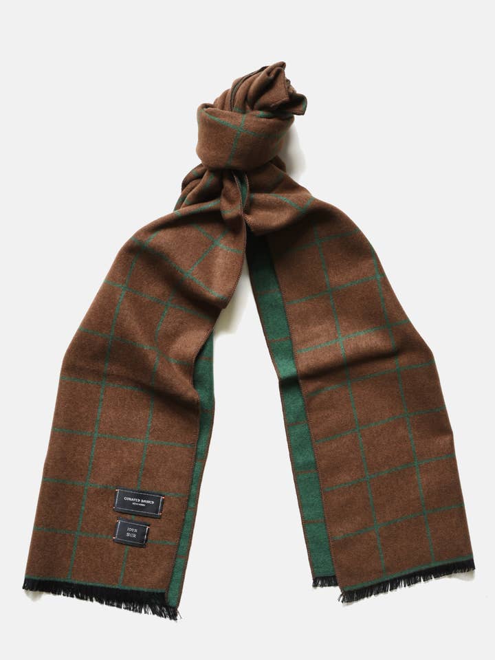 Écharpe en soie brossée à carreaux pour la vente par Curated Basics