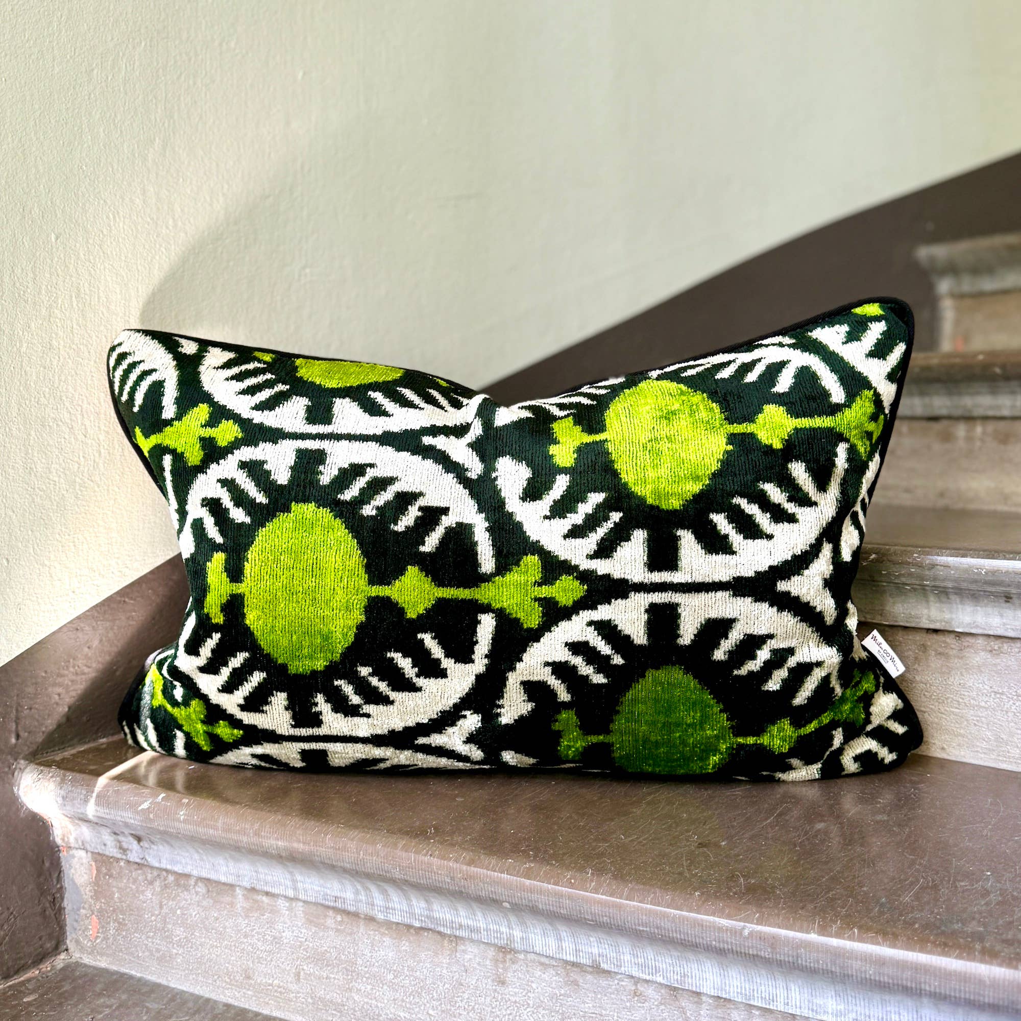Mila∞Miro by Emelie – wholesale Throw pillow cover – Velvet Ikat Cushion Pistachio | Velvet Ikat Pillow Pistachio