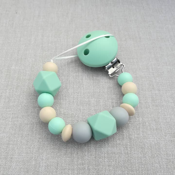 Minzfarbener Schnullerclip für den Großhandel von Mordisquitos.