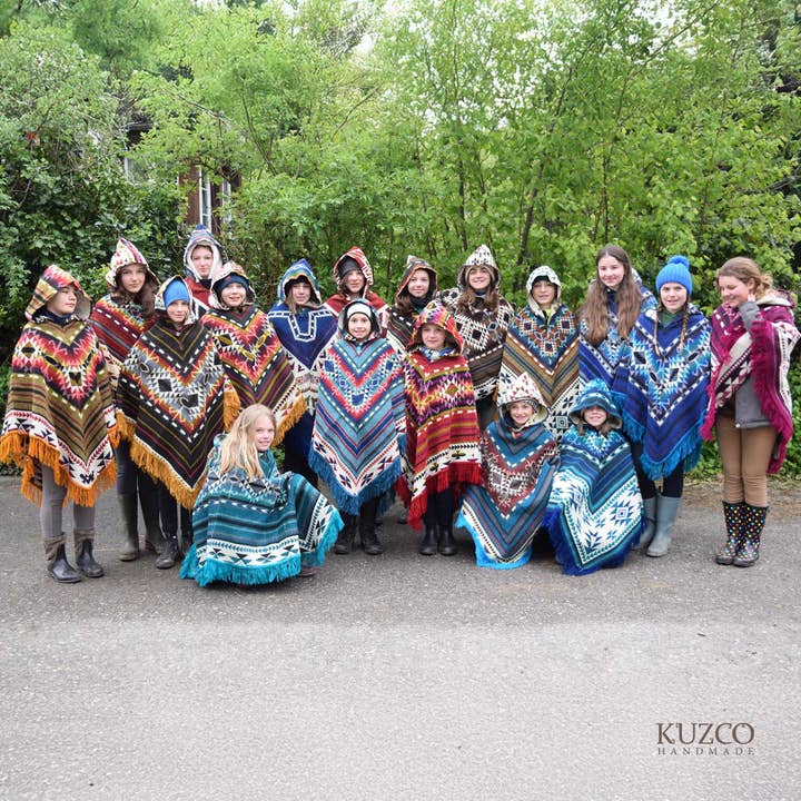 Poncho in Alpaca Ecuadoriano – Poncho Andino in Lana con Cappuccio Unisex e ulteriori Risultati per offerte detersivi all'ingrosso. Resi gratuiti e termini di pagamento a 60 giorni su Faire in tendenza su Faire.