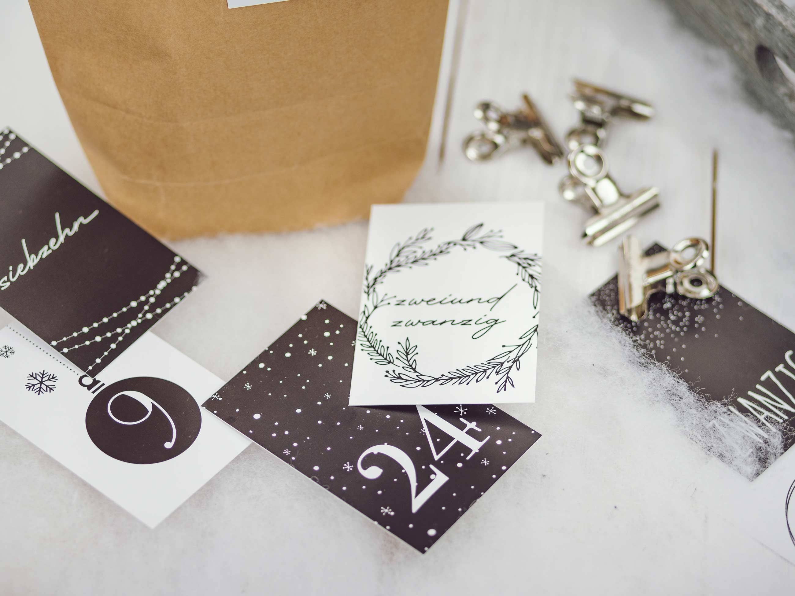 Papierdrachen - Wholesale Advent Calendar - Adv card calendar - black and white - set 11