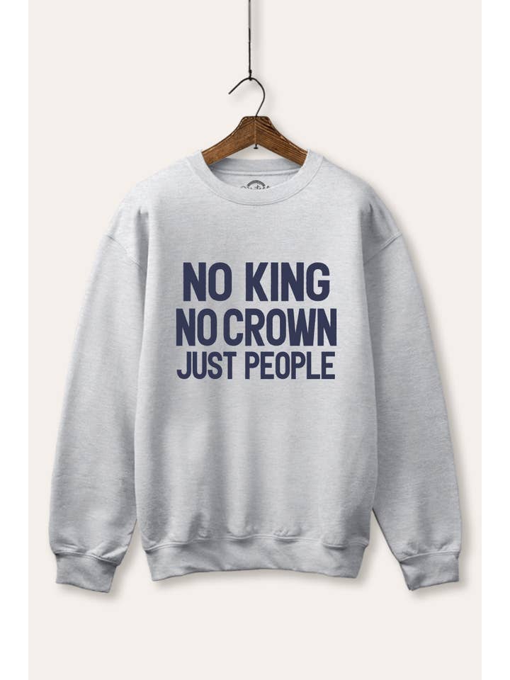 VINTAGE POINT USA - Wholesale Graphic Sweatshirt - Women's - NO KING NO CROWN FLEECE GRAPHIC SWEATSHIRT2