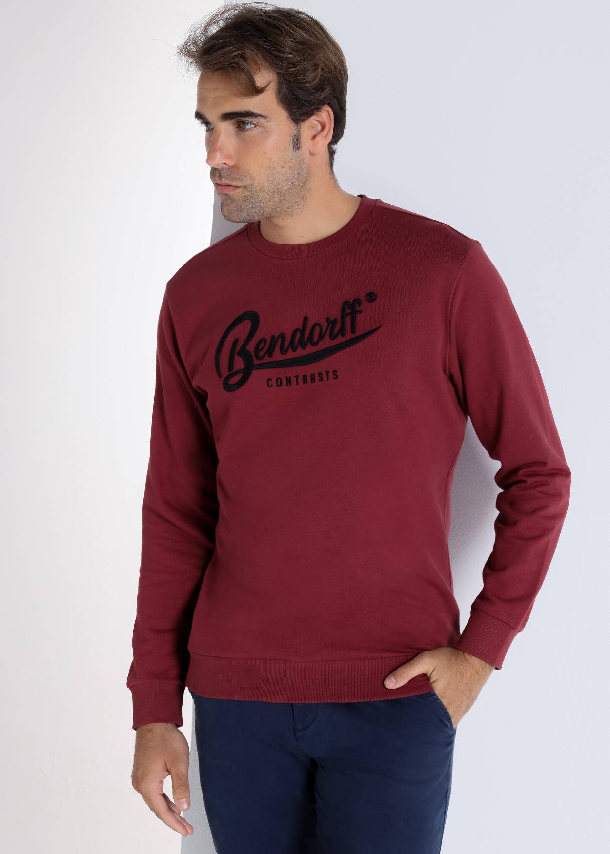 Garnet BENDORFF - Basic crew-neck sweatshirt M for wholesale on Faire