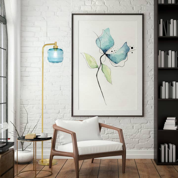 Lampadaire à abat-jour globe bleu Wyatt de 63" pour la vente par River of Goods