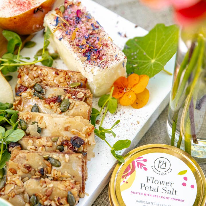 latta in metallo bianco Sale con Petali di Fiore in vendita all'ingrosso su Faire1