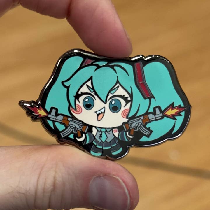 Pin de Esmalte Duro "Battle Royale Miku 2" por atacado de GoopyGoblins