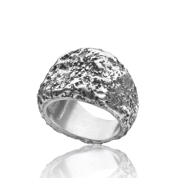Men's ring Signet carved moon oxid pour la vente par Black Rock Jewel