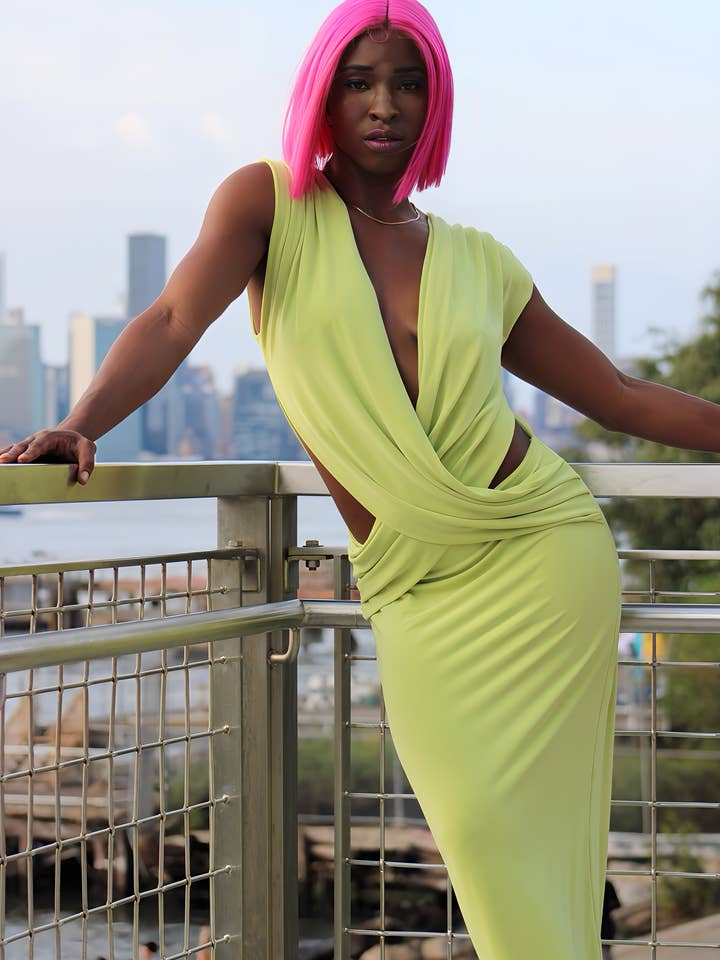 Umhängetasche mit Ausschnitt für den Großhandel von AlexSher Tall and Curvy