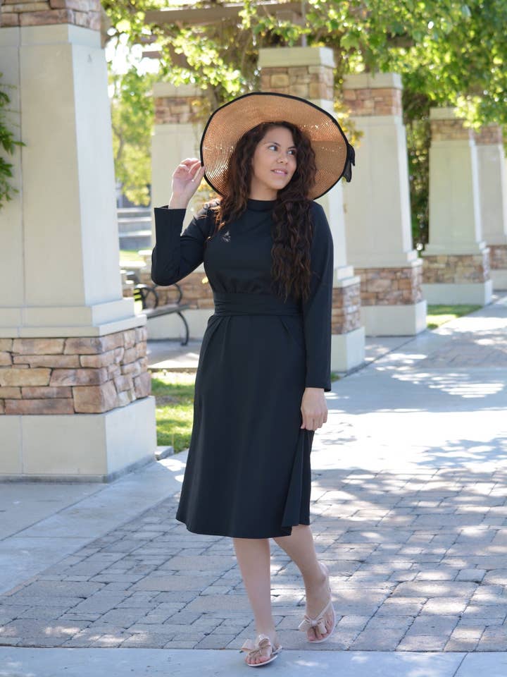 Robe de bain noire Ibiza pour la vente par Skirt Society