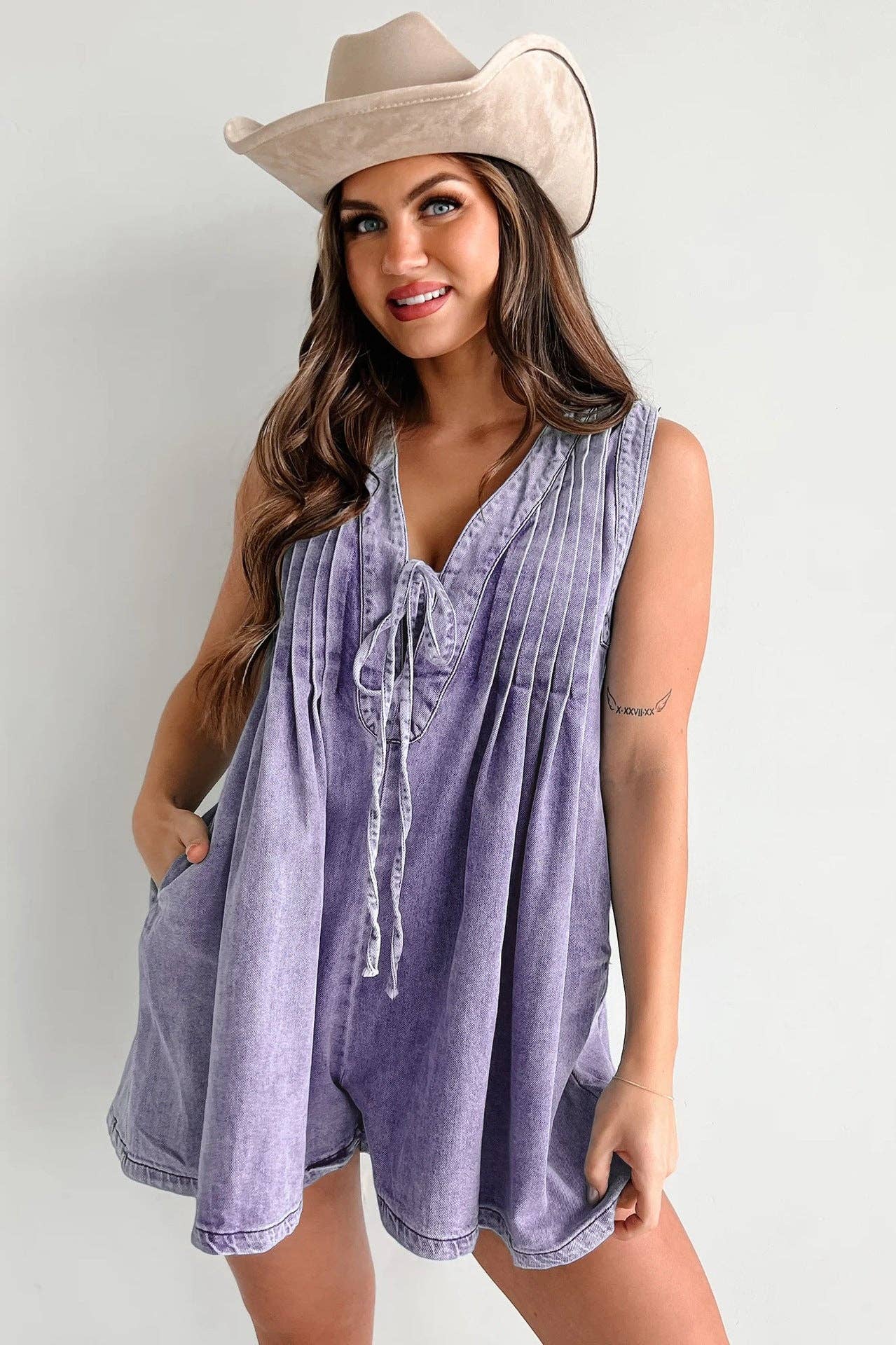 Sweetkama - Wholesale Romper - Women's - Ladies Tie Front V-Neck Sleeveless Denim Romper 902514