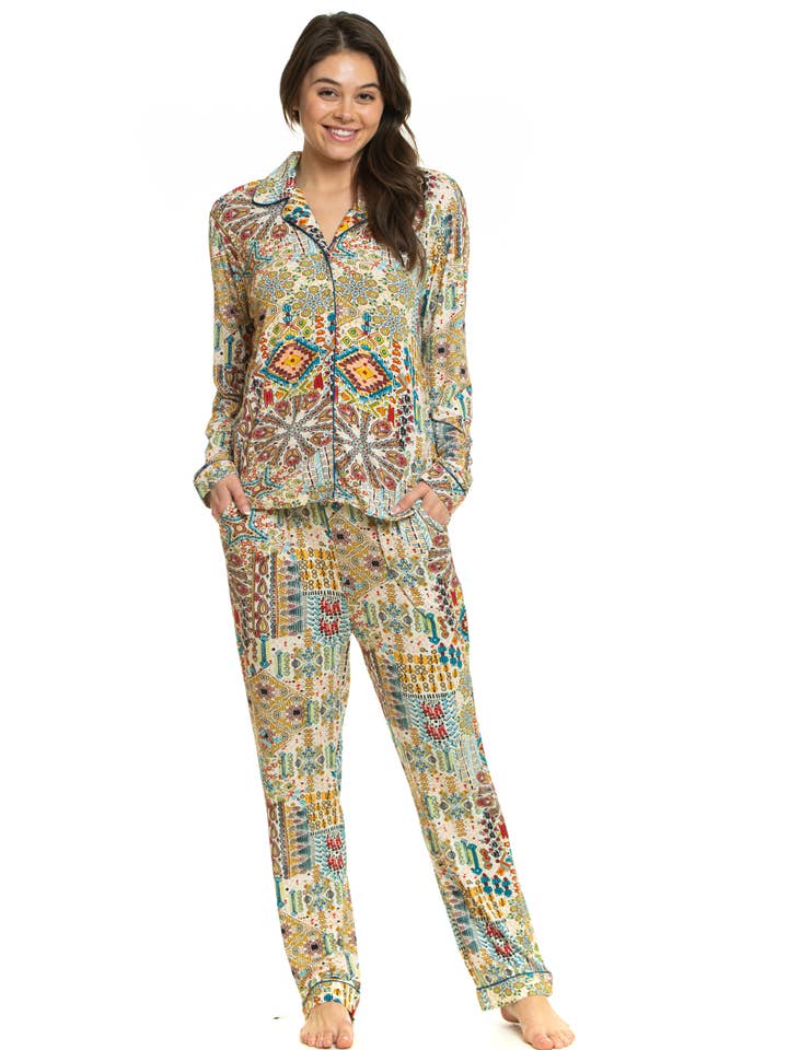 Conjunto de Pijama de Manga Larga Estampado Nadi Caramel para venta al por mayor de Tolani