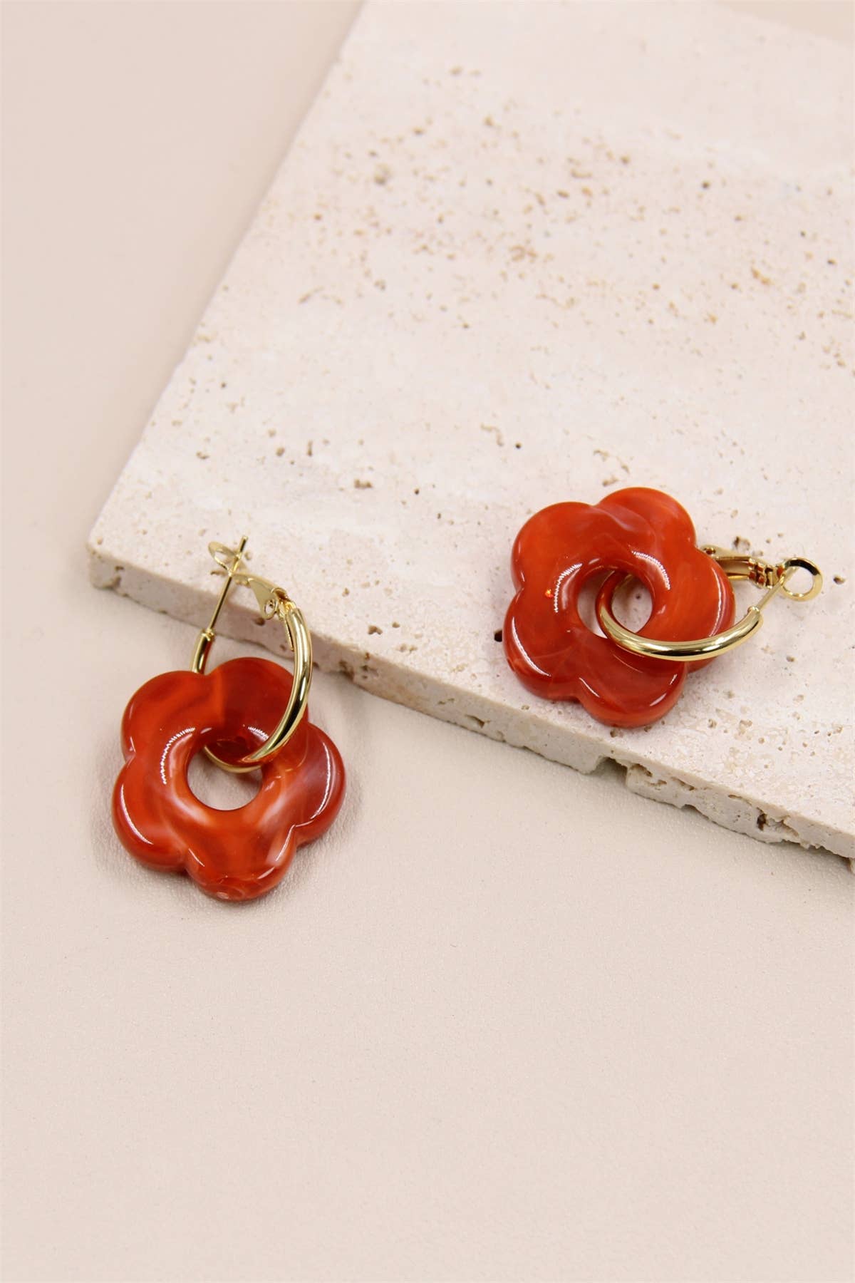 BELLISSIMA BIJOUX – wholesale Dangle earrings – Flower Earrings in Resin and Stainless Steel21